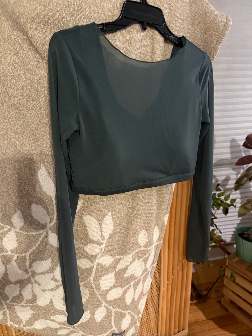 Women's Sports Bra with Long-Sleeve Mesh Overlay Cropped Top in Deep Green